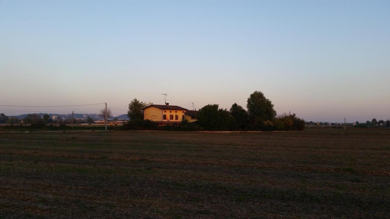 Bed and Breakfast La Cascina Di Alice Кастильоне-делле-Стивьере Экстерьер фото