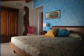 Bed and Breakfast La Cascina Di Alice Кастильоне-делле-Стивьере Экстерьер фото