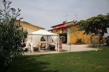 Bed and Breakfast La Cascina Di Alice Кастильоне-делле-Стивьере Экстерьер фото