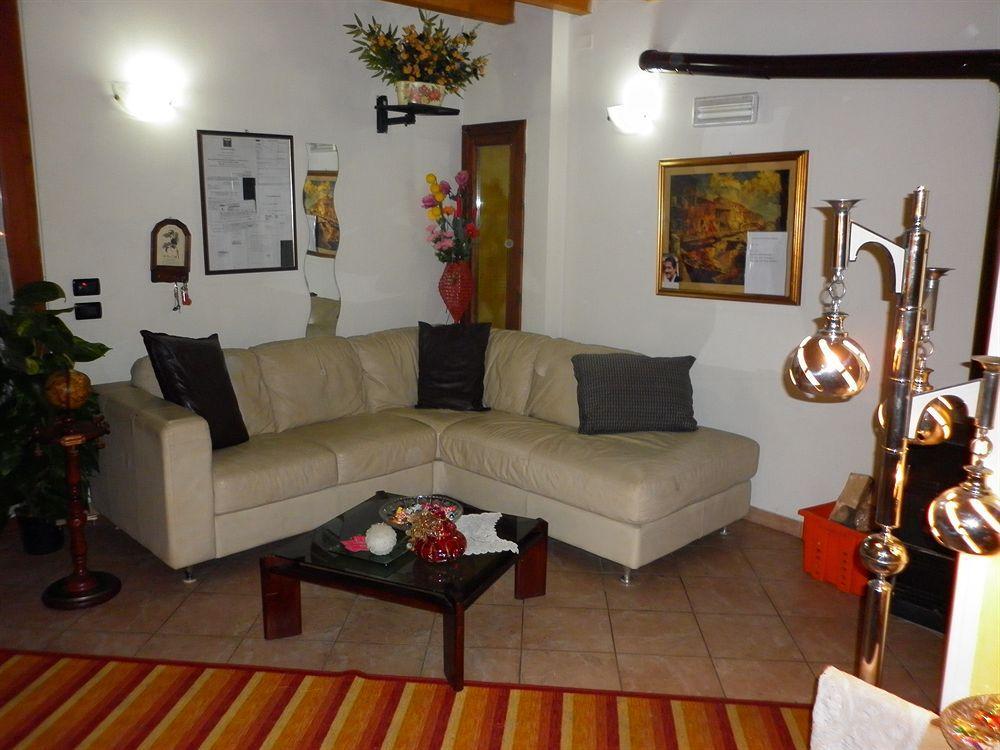Bed and Breakfast La Cascina Di Alice Кастильоне-делле-Стивьере Экстерьер фото