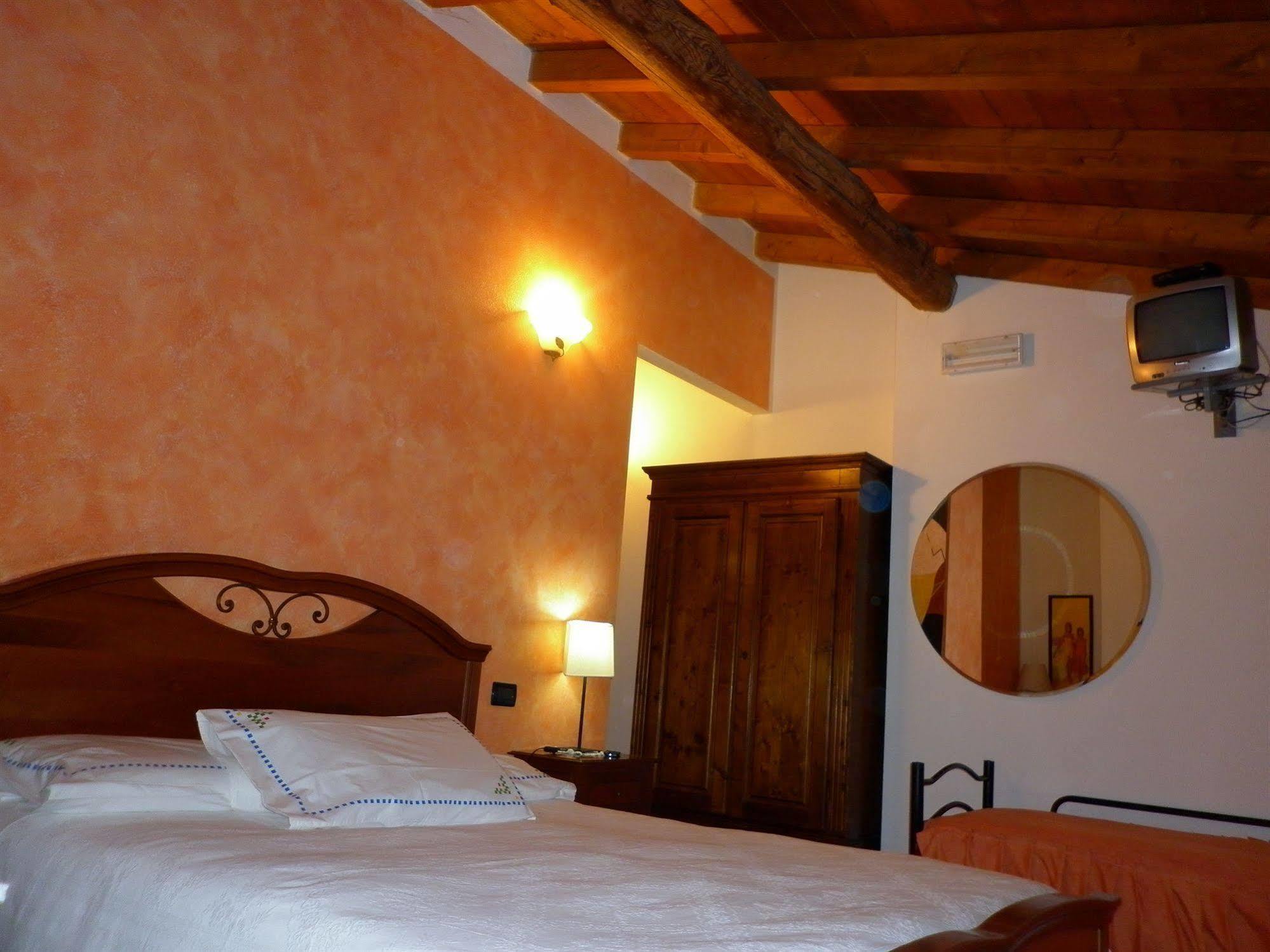 Bed and Breakfast La Cascina Di Alice Кастильоне-делле-Стивьере Экстерьер фото
